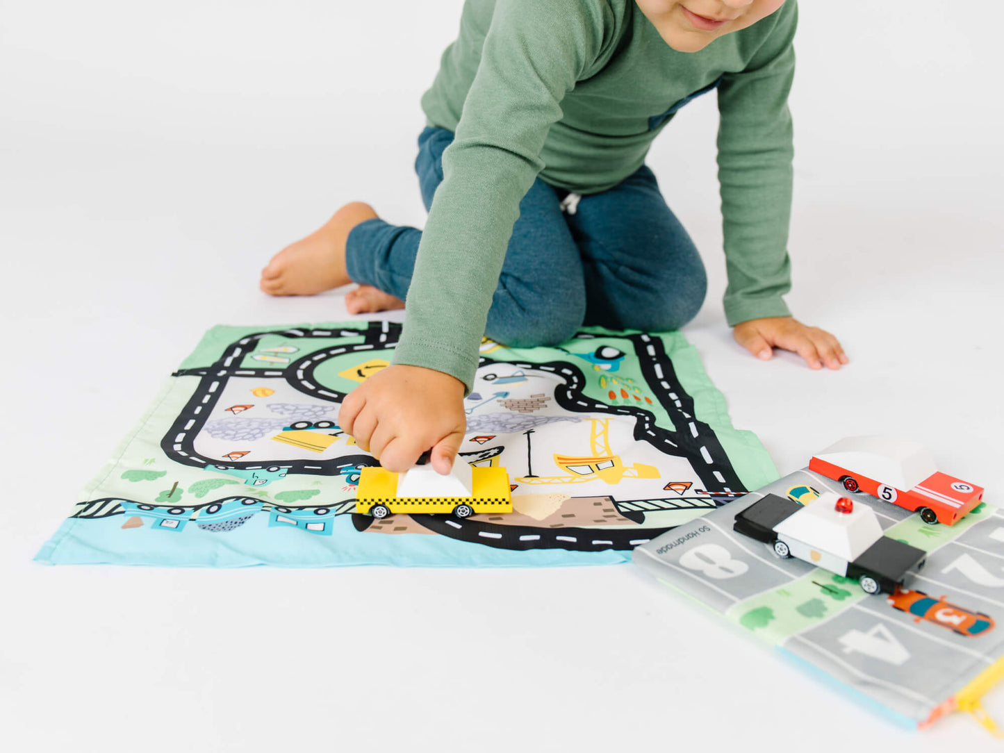 Toddler Toy Car Mat & Pouch: All-in-one Travel Entertainment!